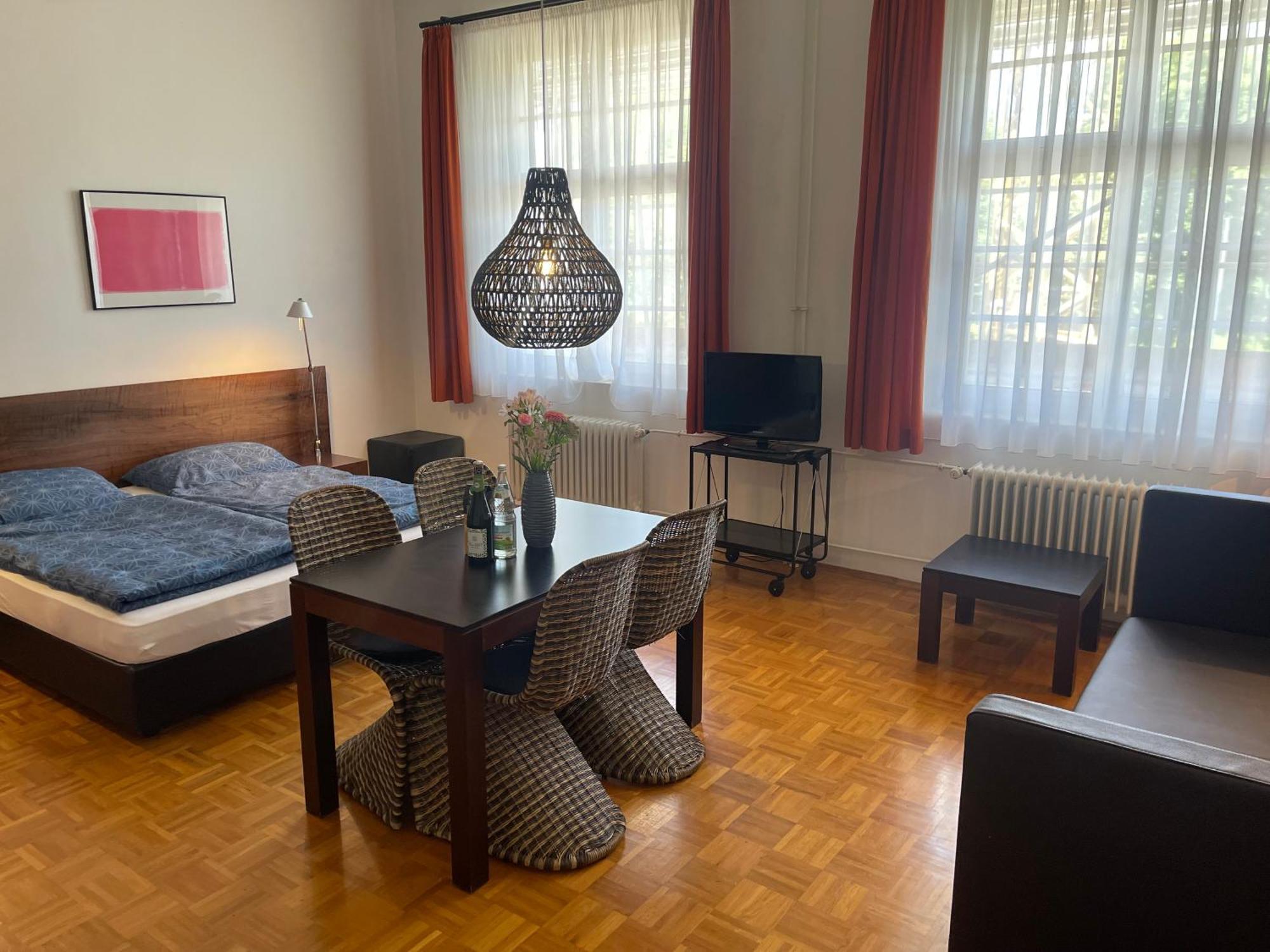 Whliving - Apartments & Studios In Констанц Экстерьер фото